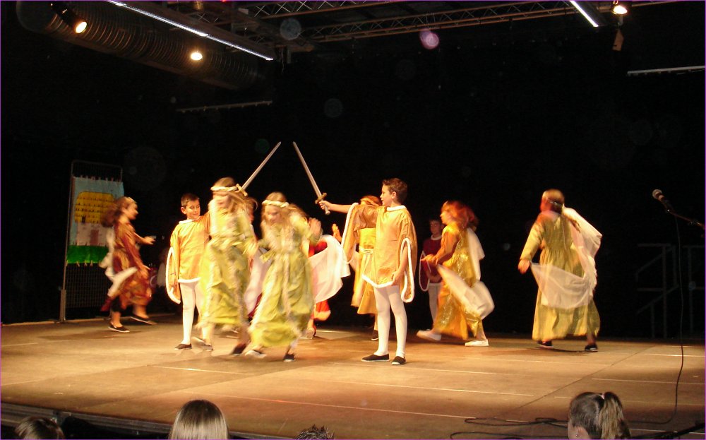 Danses mdivales costumes -Les Croisades (CM1-CM2)