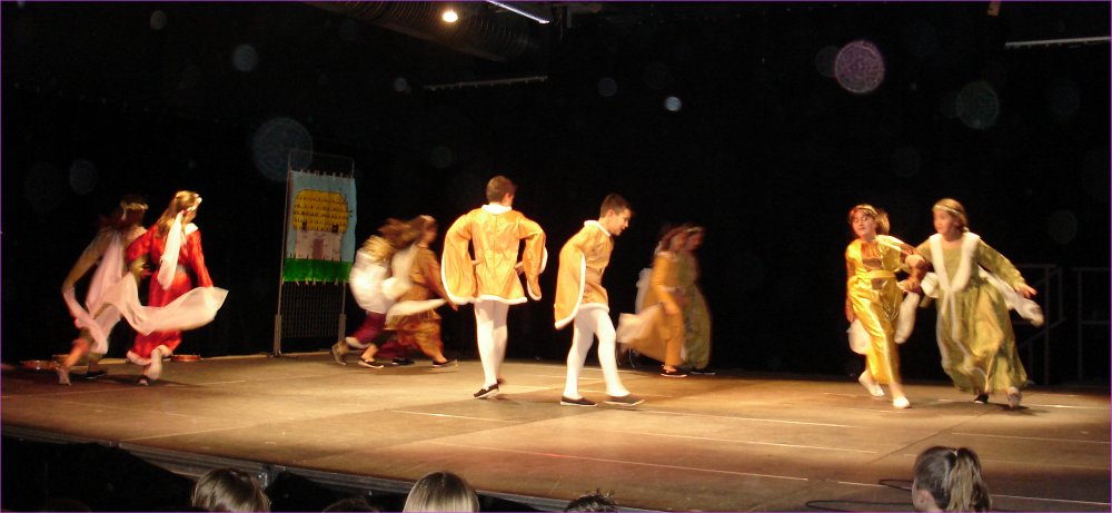 Danses mdivales costumes -Saltarello (CM1-CM2)