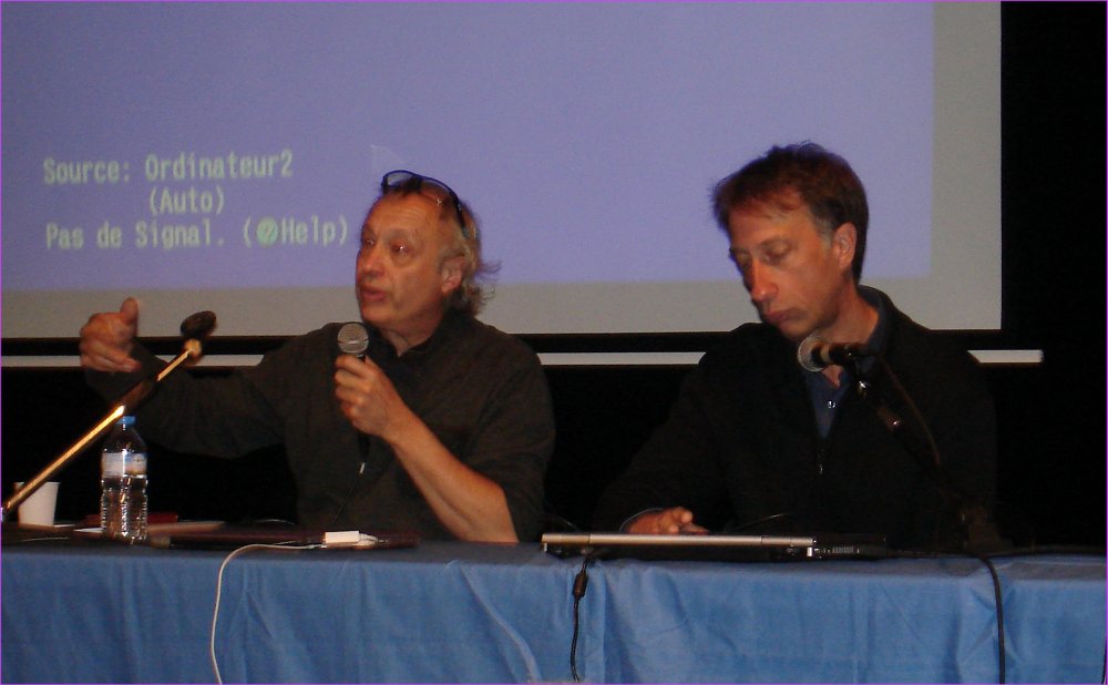 M. Gasc et Mac pendant la discussion sur la religion des cathare.