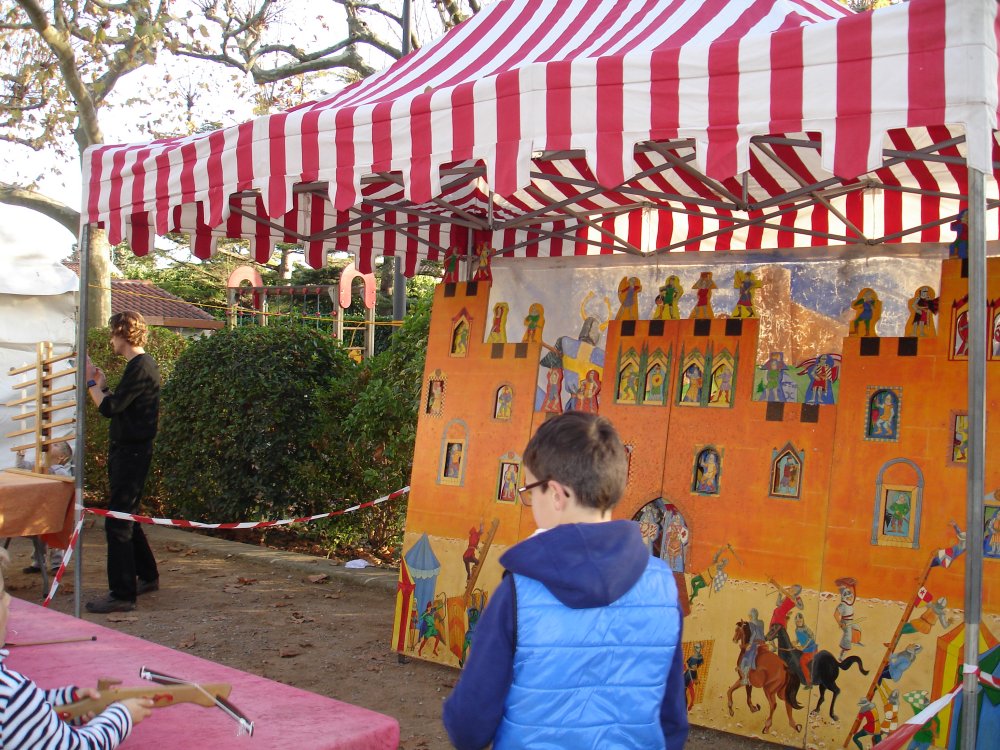 Jeux pour enfants : le tir  l'arbalette.