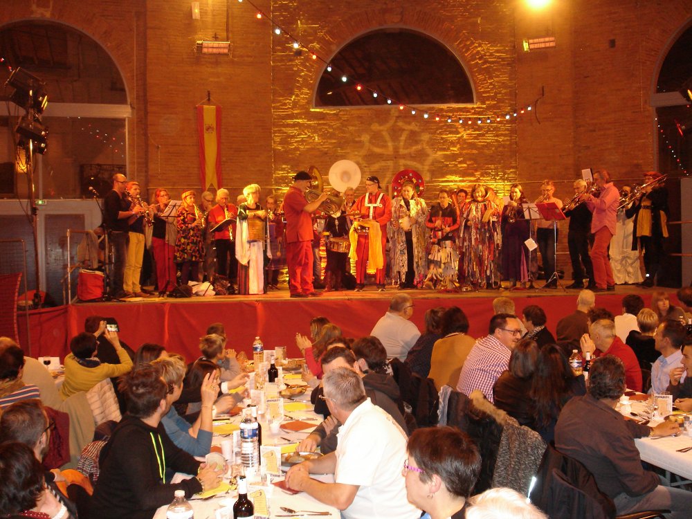 La grande Fanfare sous la Halle aux grains.