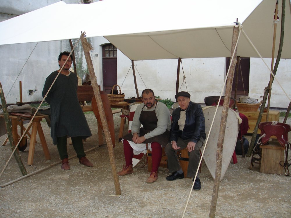 Dimanche.  La foire mdivale.